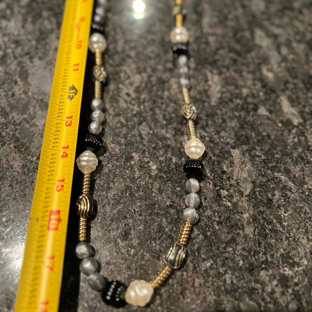 Elegant Black and Gold Beaded Necklace - Picture 3 of 4